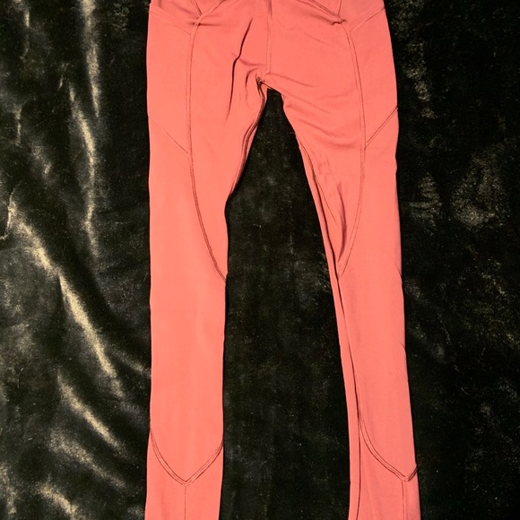 Lululemon Leggings all in the right places - Picture 3 of 3